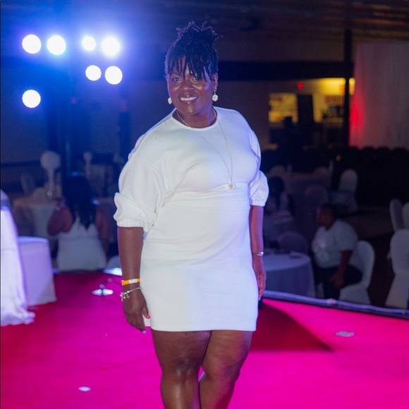 EXPRESS White Dress - Picture 3 of 8